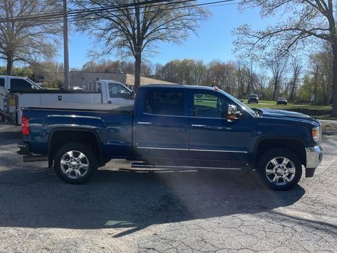 Used 2018 GMC Sierra 2500 SLT w/ Duramax Plus Package AWD/4WD image 3