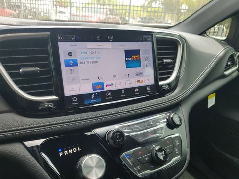 New 2026 Chrysler Pacifica Select image 19