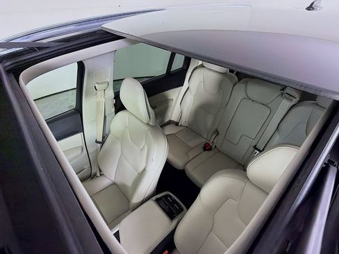 Used 2020 Volvo XC90 T5 Momentum w/ Protection Package Premier AWD/4WD image 16
