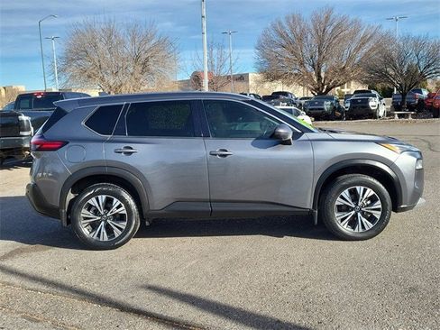 Used 2021 Nissan Rogue SV image 3