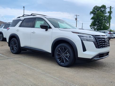 New 2026 Nissan Pathfinder SL w/ SL Premium Package FWD image 6
