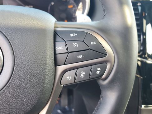 Used 2019 Jeep Grand Cherokee Limited X image 25