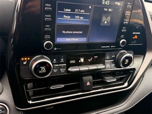 Used 2021 Toyota Highlander XLE image 17