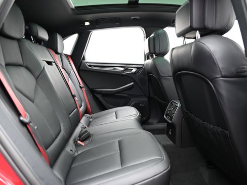 Used 2025 Porsche Macan image 24