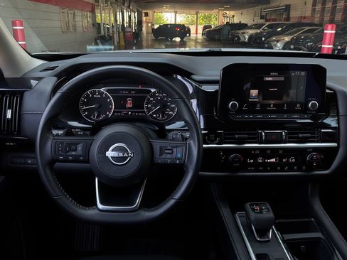 Used 2025 Nissan Pathfinder SV FWD image 15