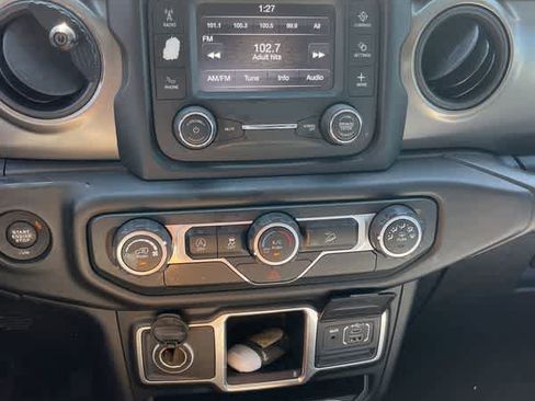 Used 2018 Jeep Wrangler Unlimited Sport image 18