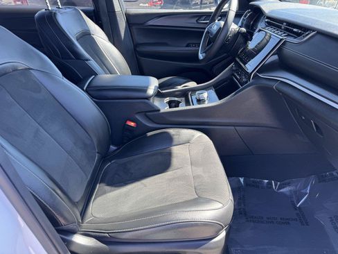 Used 2024 Jeep Grand Cherokee L Laredo AWD/4WD image 8