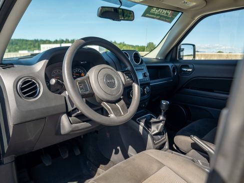 Used 2015 Jeep Patriot Sport w/ Power Value Group AWD/4WD image 23