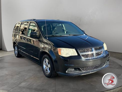Used 2013 Dodge Grand Caravan SXT image 1