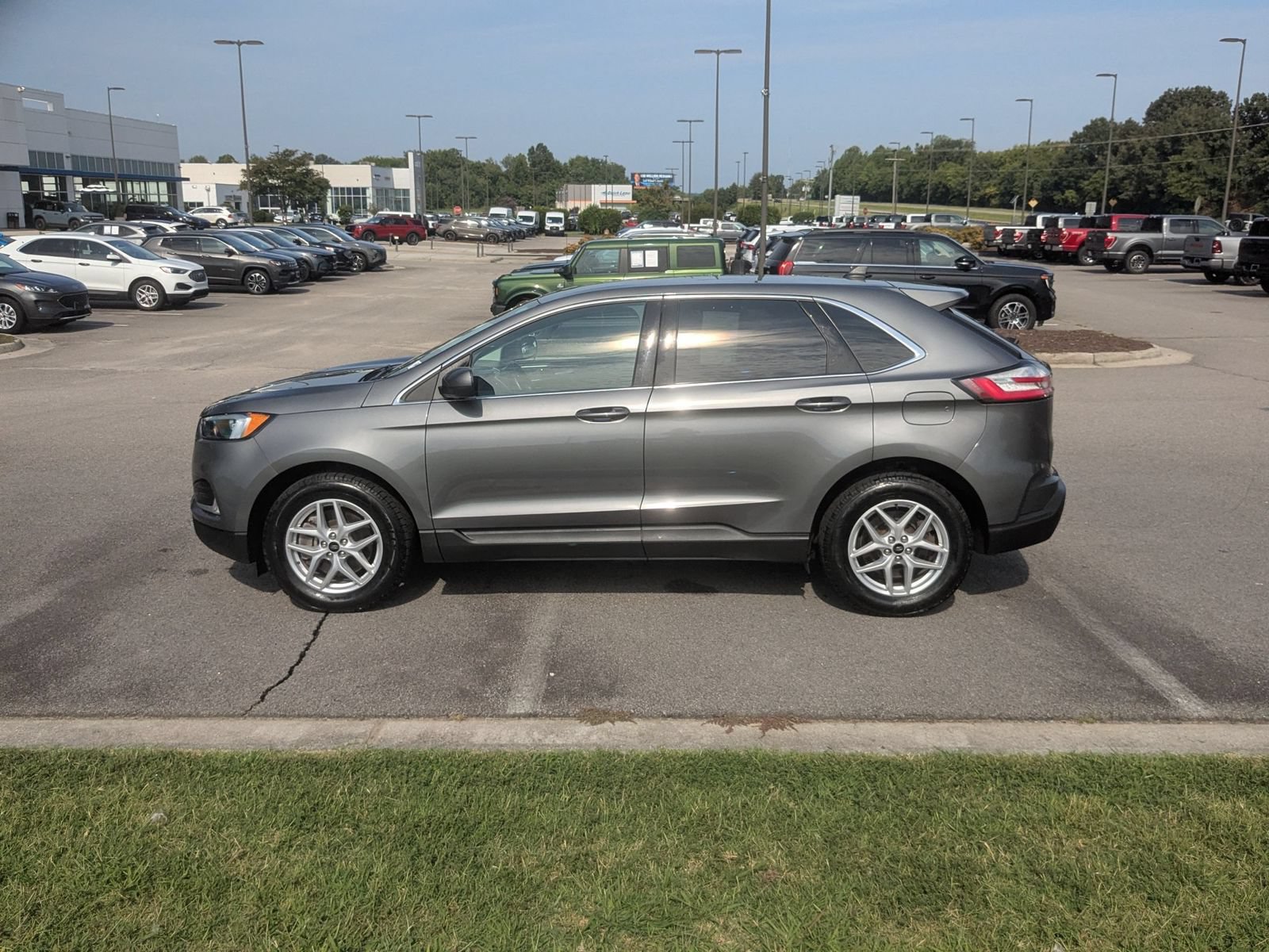Used 2024 Ford Edge SEL w/ Convenience Package AWD/4WD image 6