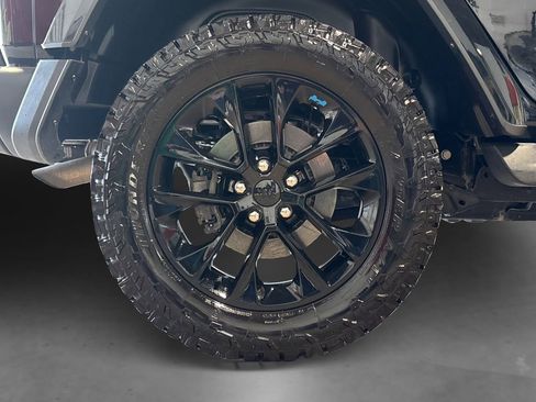 Used 2022 Jeep Wrangler Unlimited Sahara w/ Cold Weather Group AWD/4WD image 19