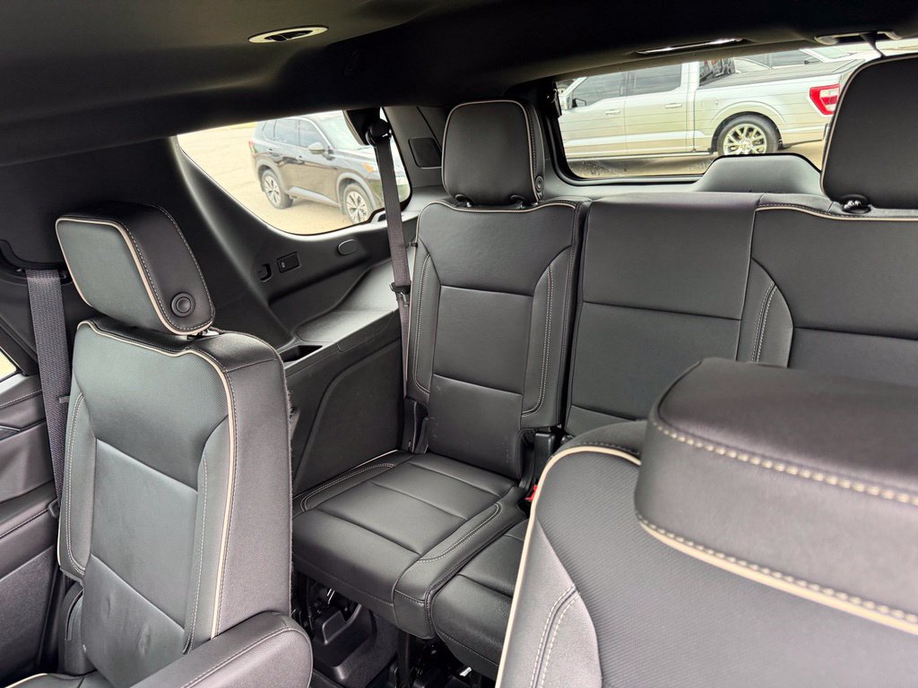 Used 2024 GMC Yukon SLT w/ SLT Luxury Package AWD/4WD image 22
