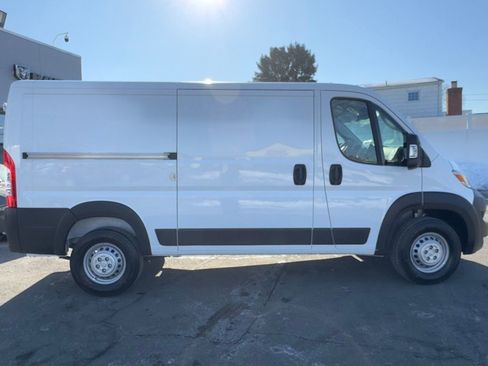 Used 2025 RAM ProMaster 2500 w/ Premium Convenience Group image 9