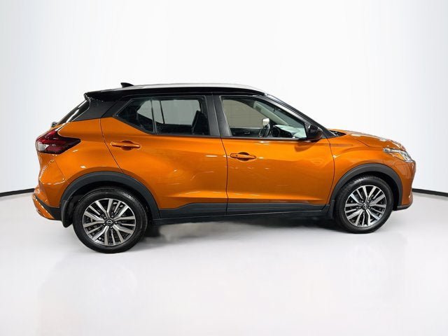 Used 2023 Nissan Kicks SV FWD image 4