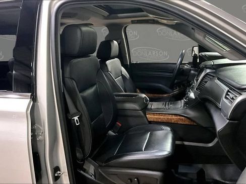Used 2018 Chevrolet Suburban Premier AWD/4WD image 15
