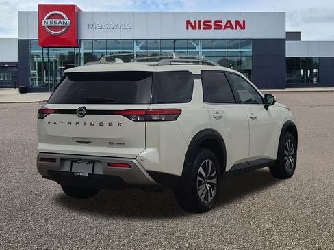 Used 2024 Nissan Pathfinder SL AWD/4WD image 7