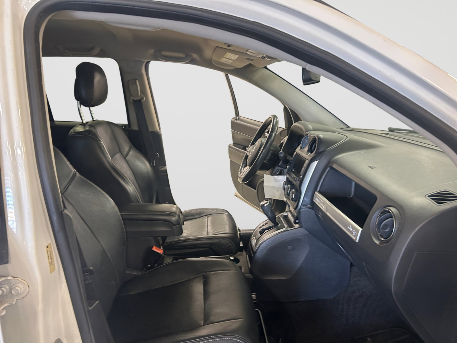 Used 2015 Jeep Compass Limited FWD image 17
