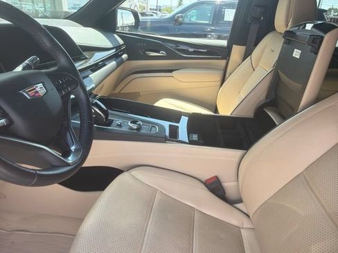 Used 2023 Cadillac Escalade Premium Luxury AWD/4WD image 13
