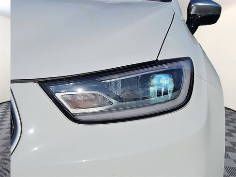 Used 2023 Chrysler Pacifica Pinnacle image 8