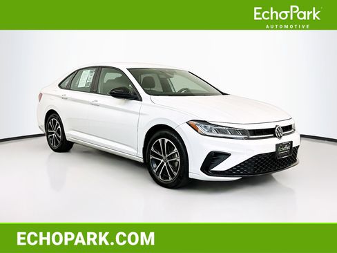 Used 2025 Volkswagen Jetta Sport image 1