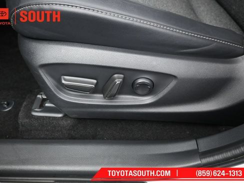 Used 2024 Toyota Crown AWD/4WD image 25