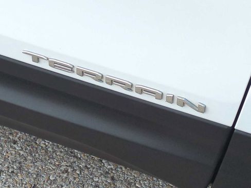 Used 2024 GMC Terrain SLE FWD image 31