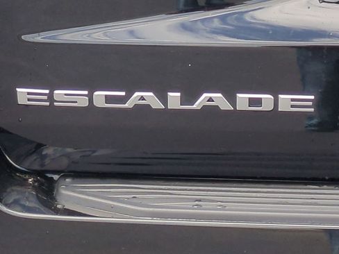 Used 2024 Cadillac Escalade Premium Luxury AWD/4WD image 10