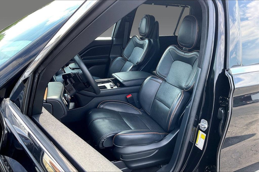 Used 2025 Lincoln Aviator Black Label AWD/4WD image 14