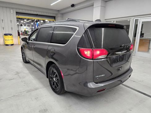 Used 2021 Chrysler Voyager Lxi image 4