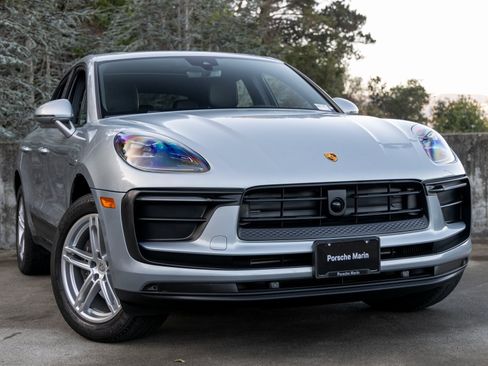Certified 2025 Porsche Macan image 9