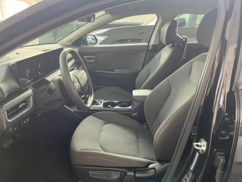 Used 2025 Kia K4 LXS image 27