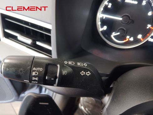 Used 2022 Mitsubishi Outlander SE image 16