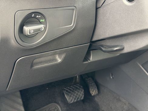 Used 2020 Volkswagen Tiguan S image 17