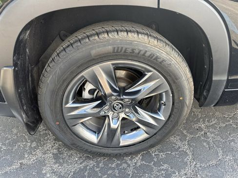 Used 2018 Toyota Highlander Limited Platinum image 11