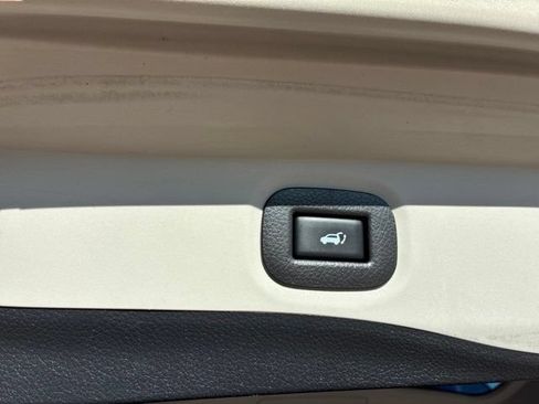 Used 2018 Nissan Rogue SV AWD/4WD image 11