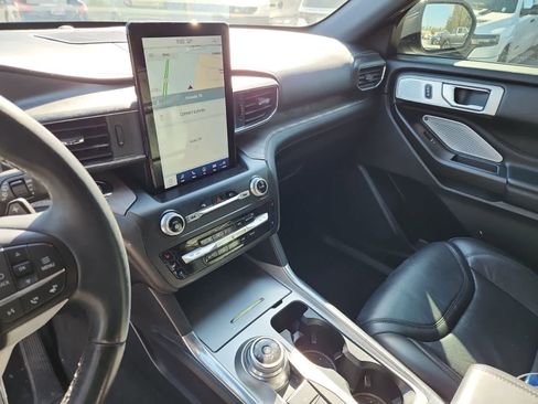 Used 2020 Ford Explorer Platinum w/ Premium Technology Package image 10