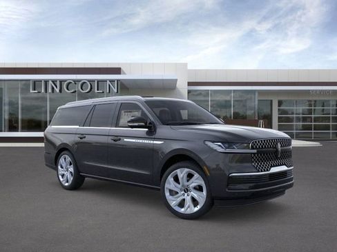 New 2025 Lincoln Navigator L Reserve AWD/4WD image 7