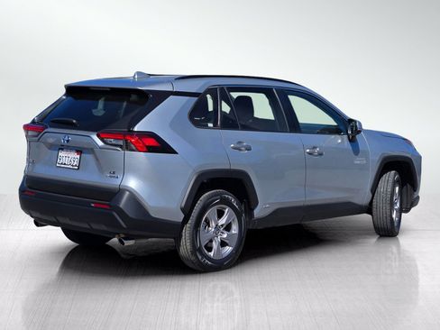 Used 2024 Toyota RAV4 LE AWD/4WD image 4