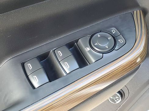 Used 2018 GMC Acadia SLE image 26