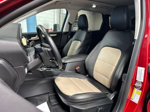 Used 2022 Ford Escape Titanium w/ Titanium Elite Package AWD/4WD image 17