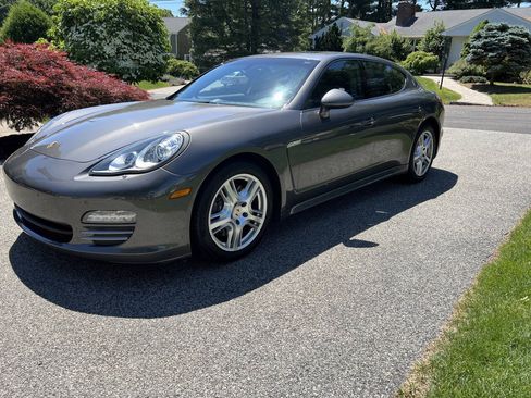 Used 2013 Porsche Panamera image 2