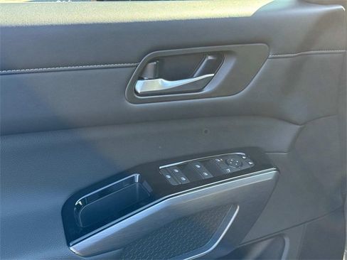 New 2025 Nissan Pathfinder SL image 23