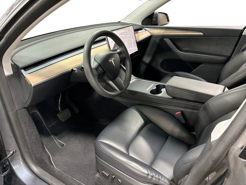 Certified 2023 Tesla Model Y AWD image 9
