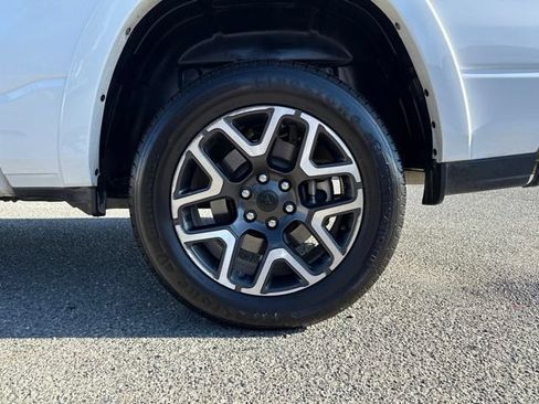 Used 2025 RAM 1500 Laramie AWD/4WD image 15