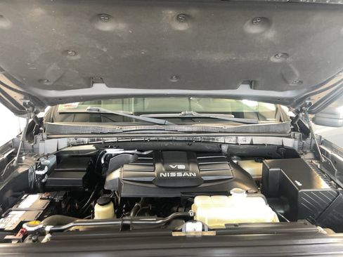 Used 2019 Nissan Titan SV w/ SV Convenience Package image 27