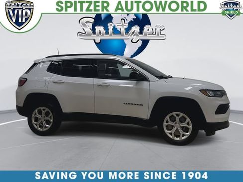 Used 2024 Jeep Compass Latitude AWD/4WD image 2