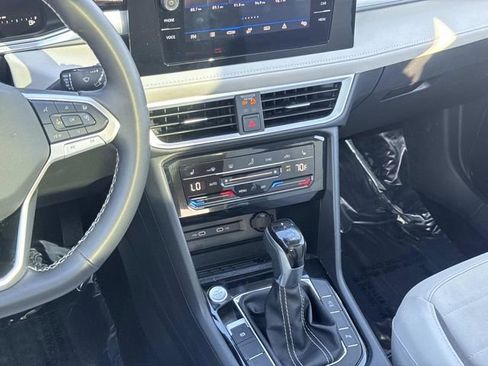 Certified 2025 Volkswagen Taos SE w/ Panoramic Sunroof Package image 10