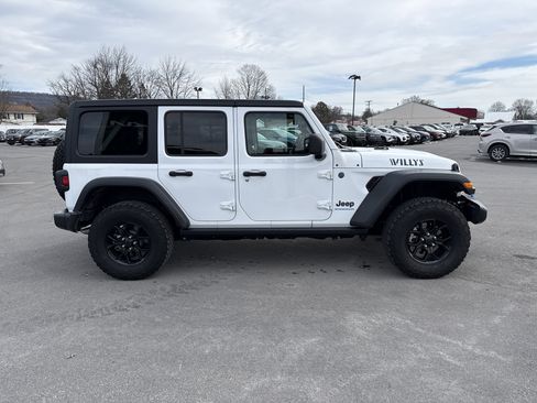 Used 2024 Jeep Wrangler Willys image 2