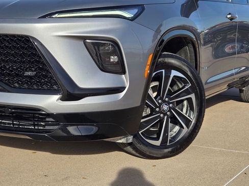 Used 2025 Buick Enclave Sport Touring image 7