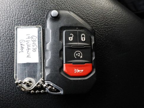 Used 2019 Jeep Wrangler Unlimited Sport S AWD/4WD image 39
